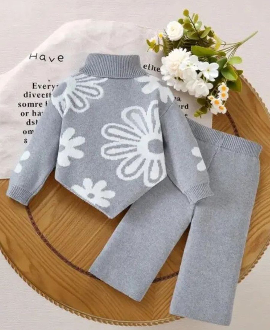 Women's Sweaters — Style 19